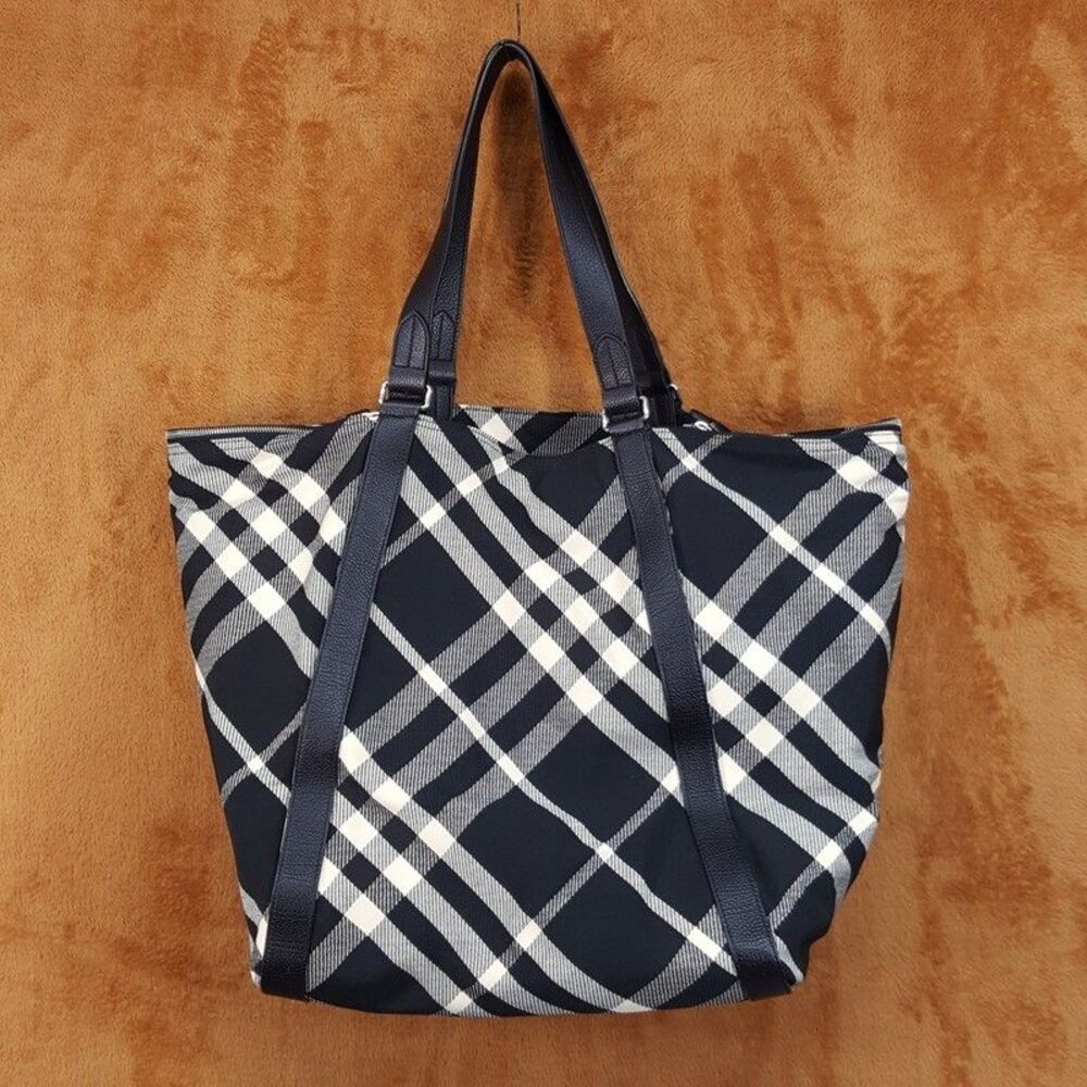 BURBERRY Field Large Check Tote Bag Black Cream Canvas Leather Trim $2290 - Picture 6 of 14